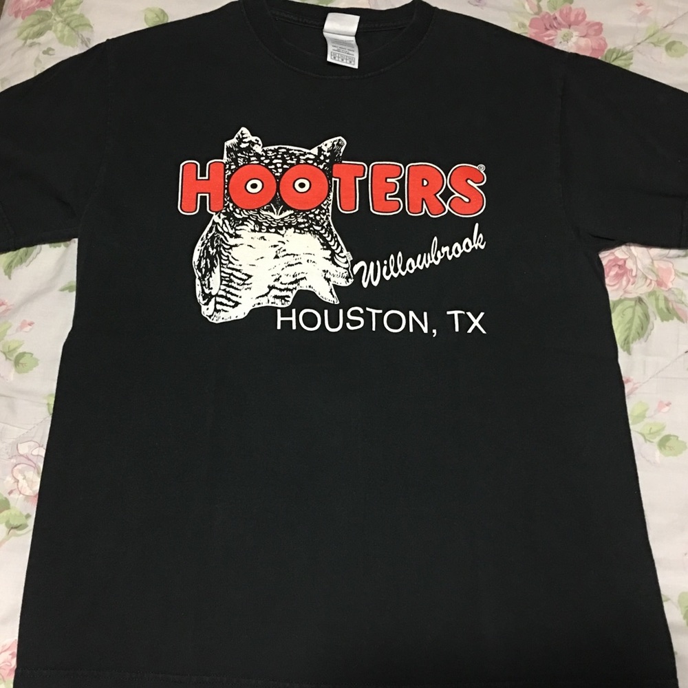Hooters T-shirt